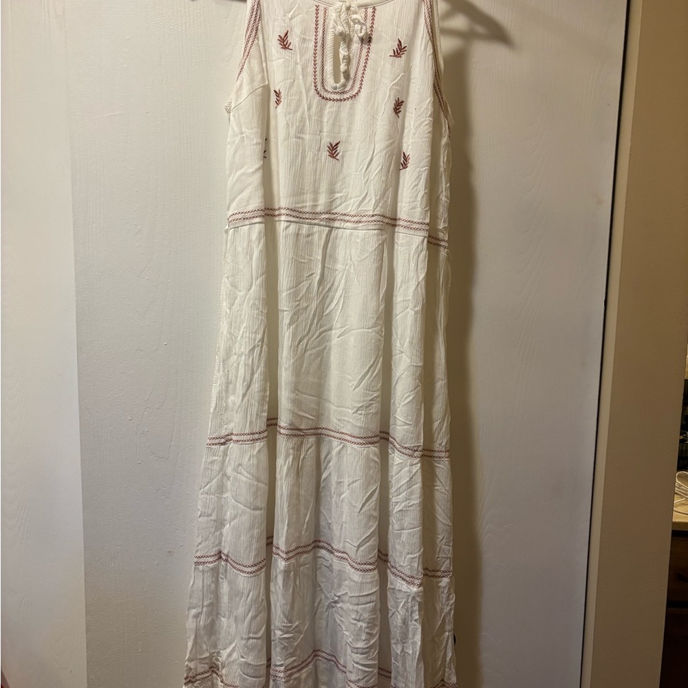 White Maxi Sundress with Pink Embroidery - Unbranded